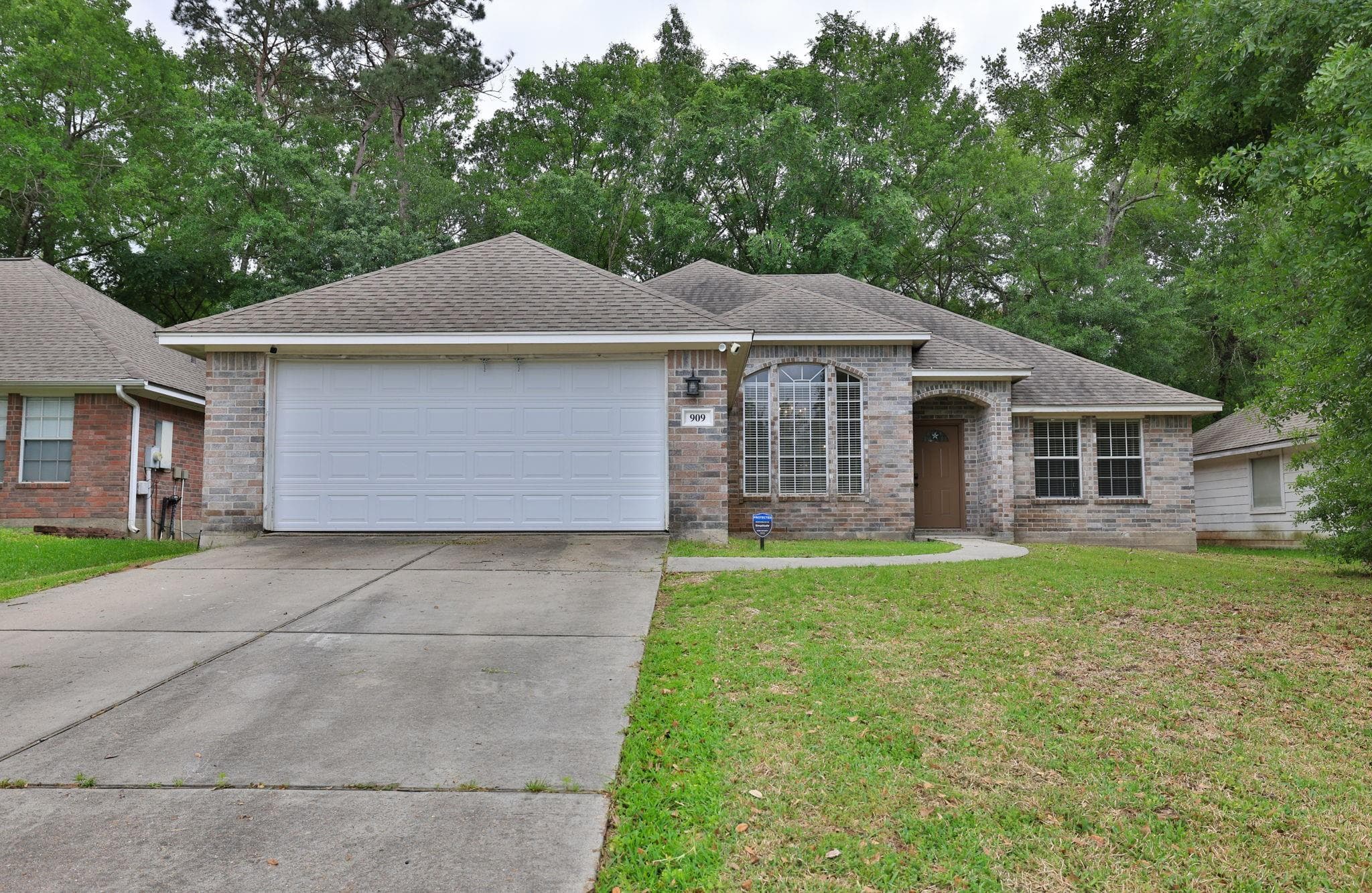 909 Katie Ln