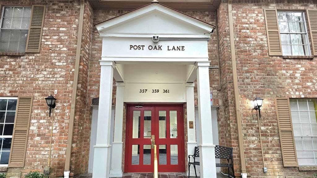 357 N Post Oak Ln Apt 208