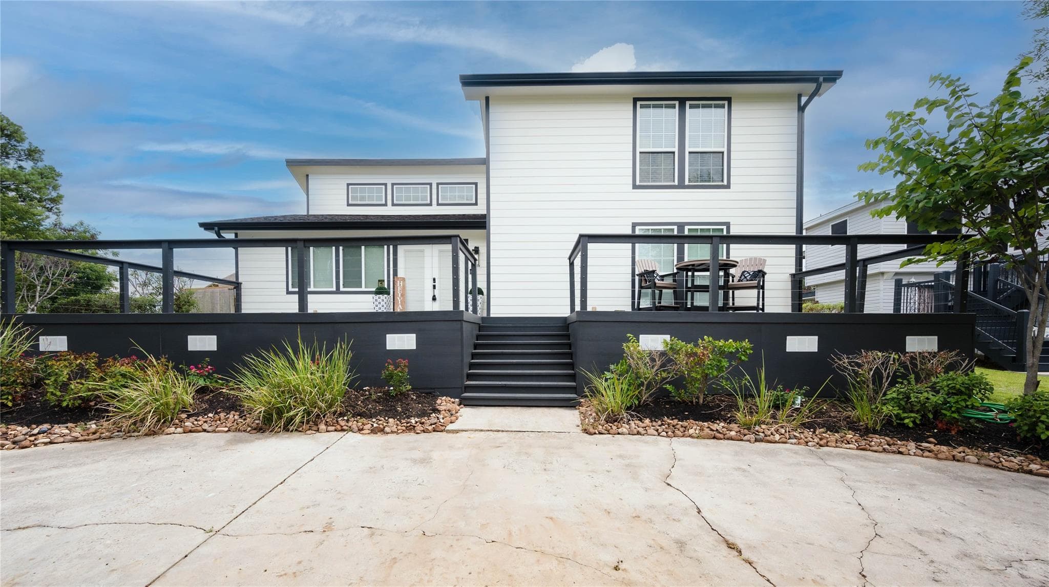 807 Lake View Dr