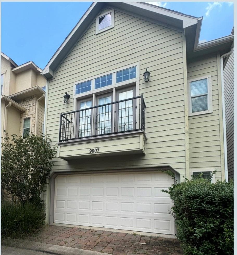 9007 Harbor Hills Dr
