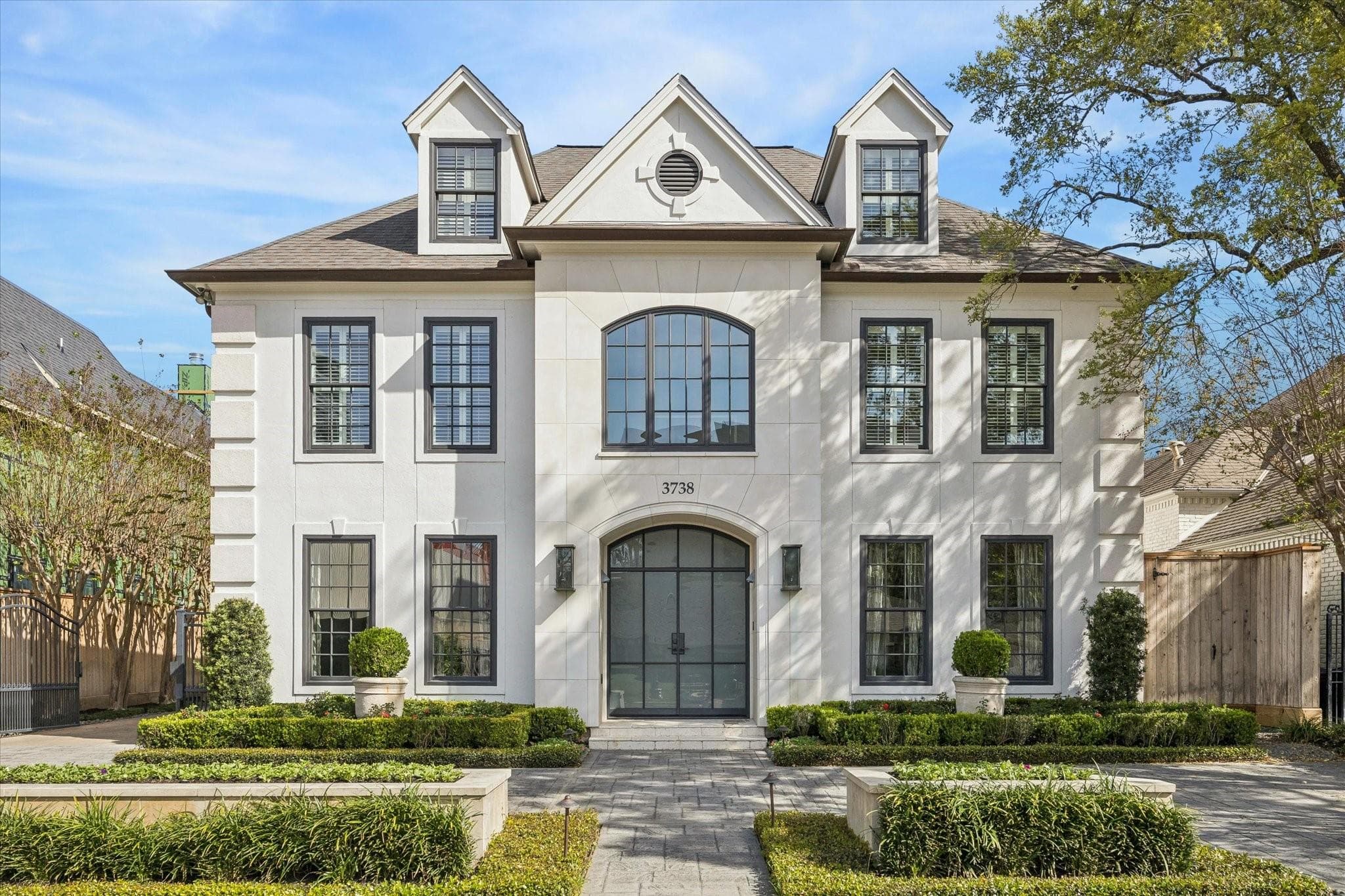 3738 Wickersham Ln