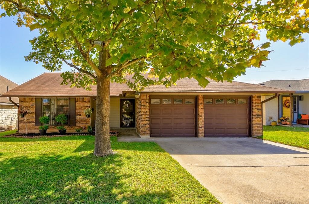 2002 Encino Cir