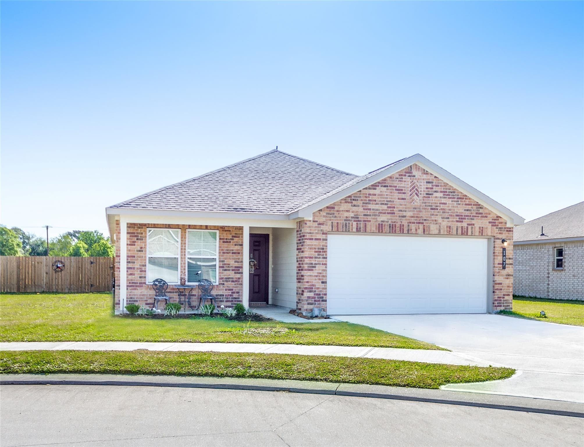 107 Meadow Oak Dr