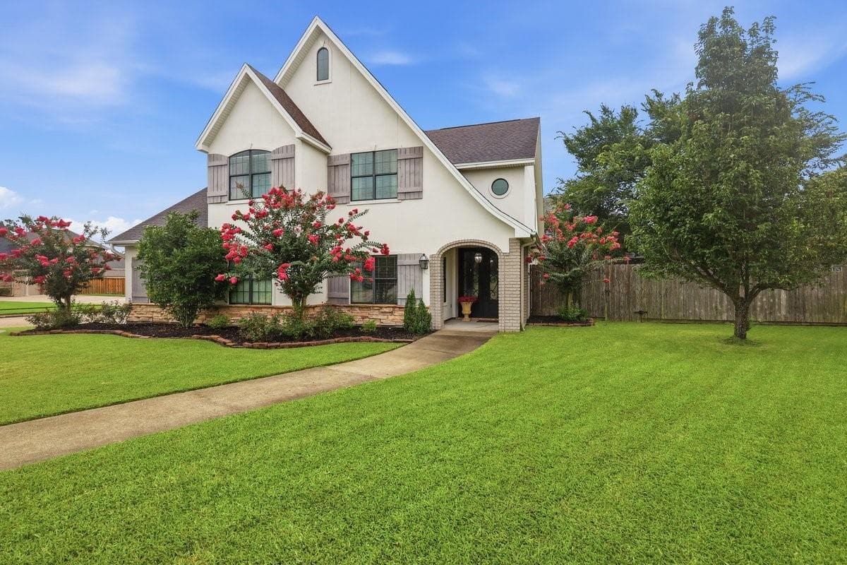 1801 Lindsay Ln
