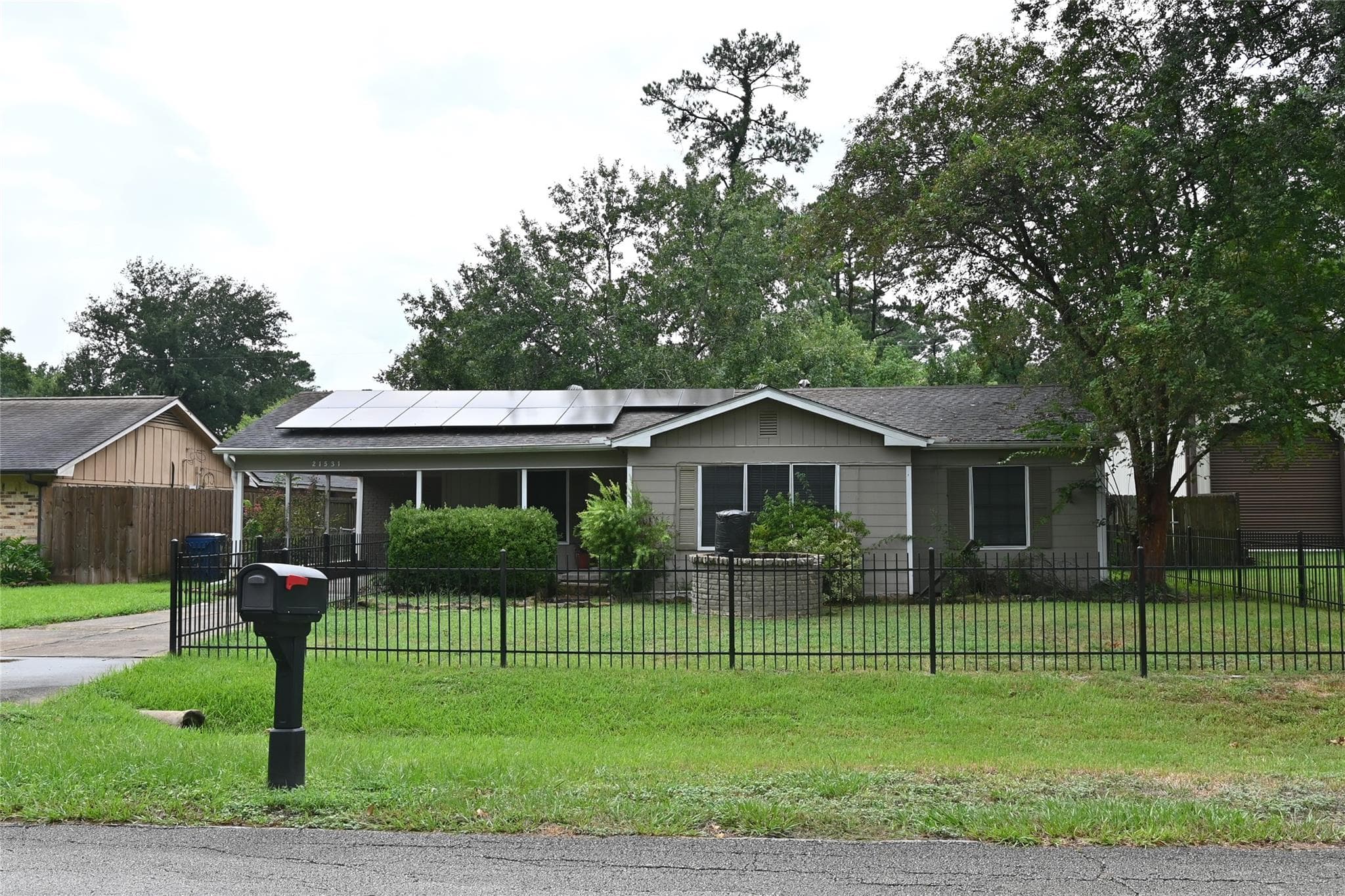 21531 Roseville Dr