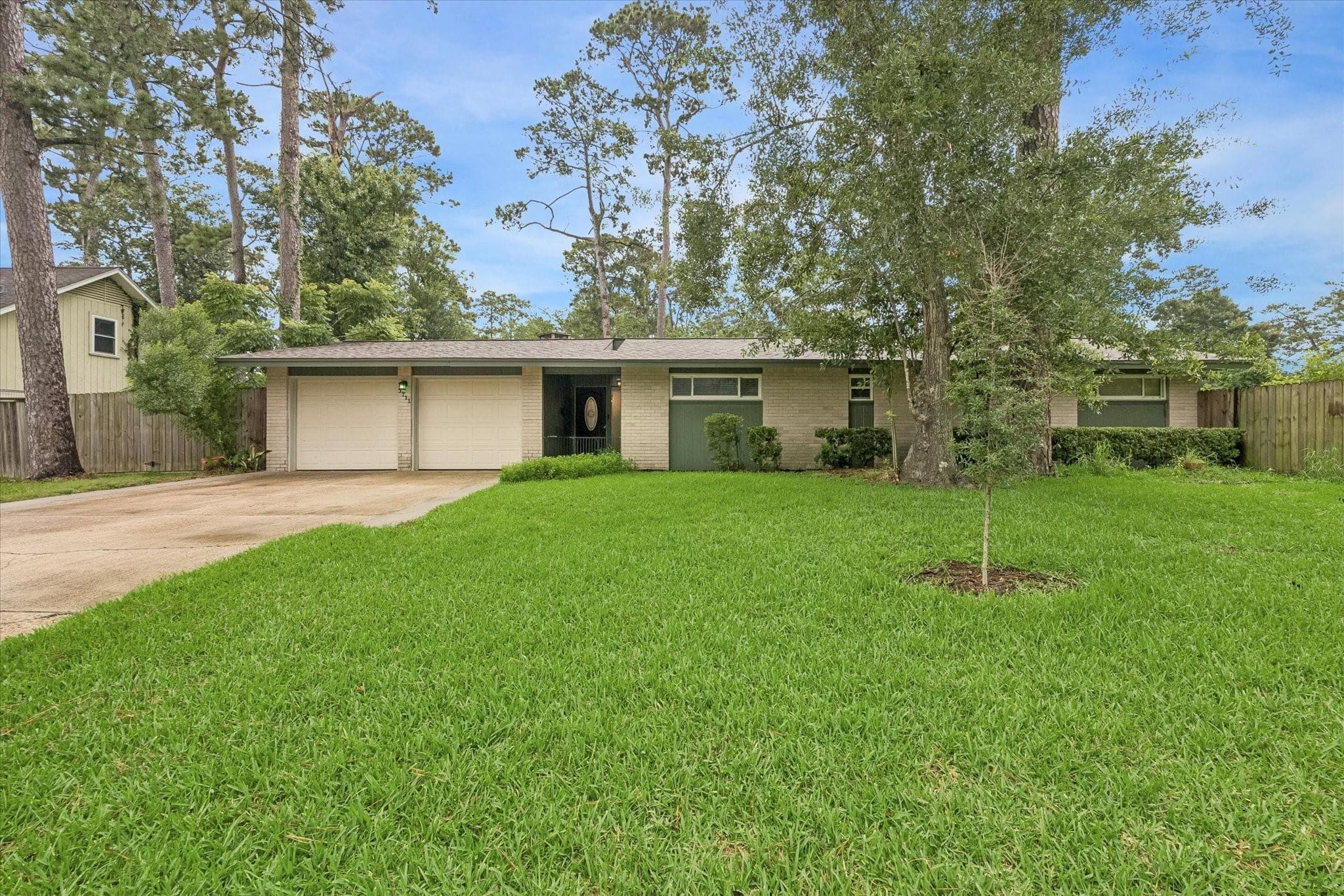 3711 Manor Ln