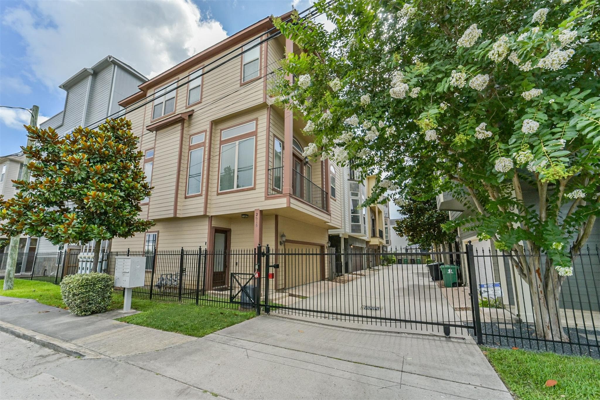 2016 Sabine St