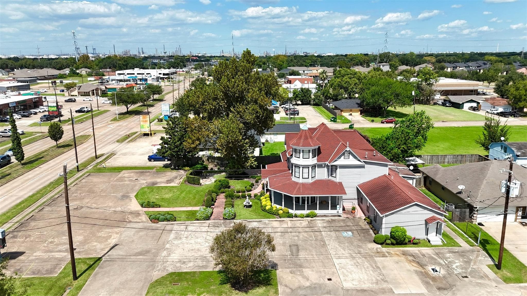 2805 Center St