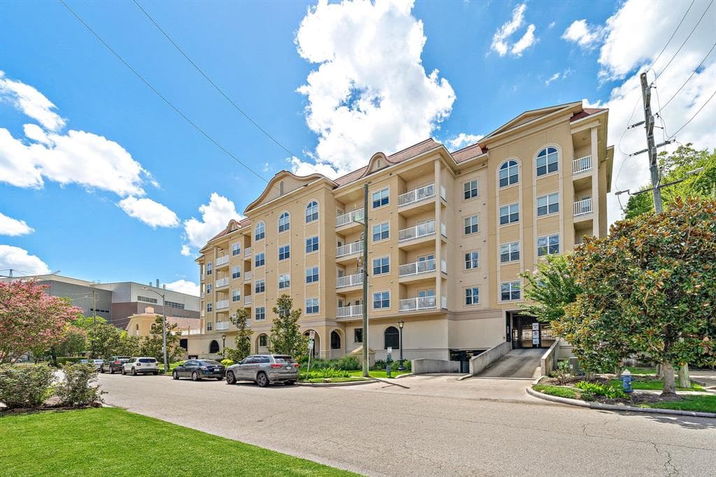 2203 Dorrington St Apt 303