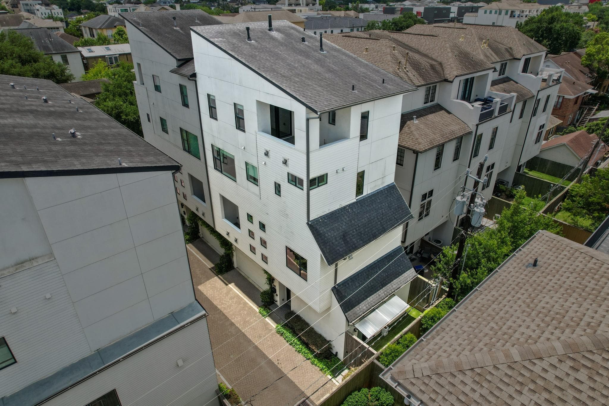 306 W Clay St