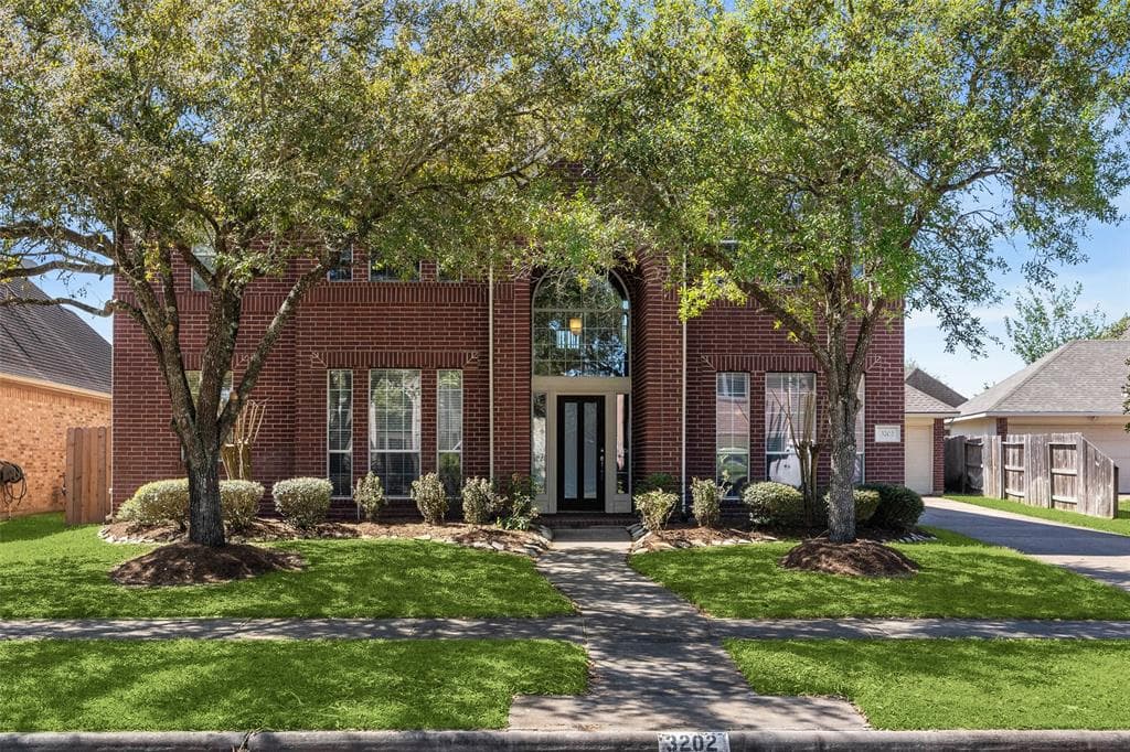 3202 Timberwood Dr