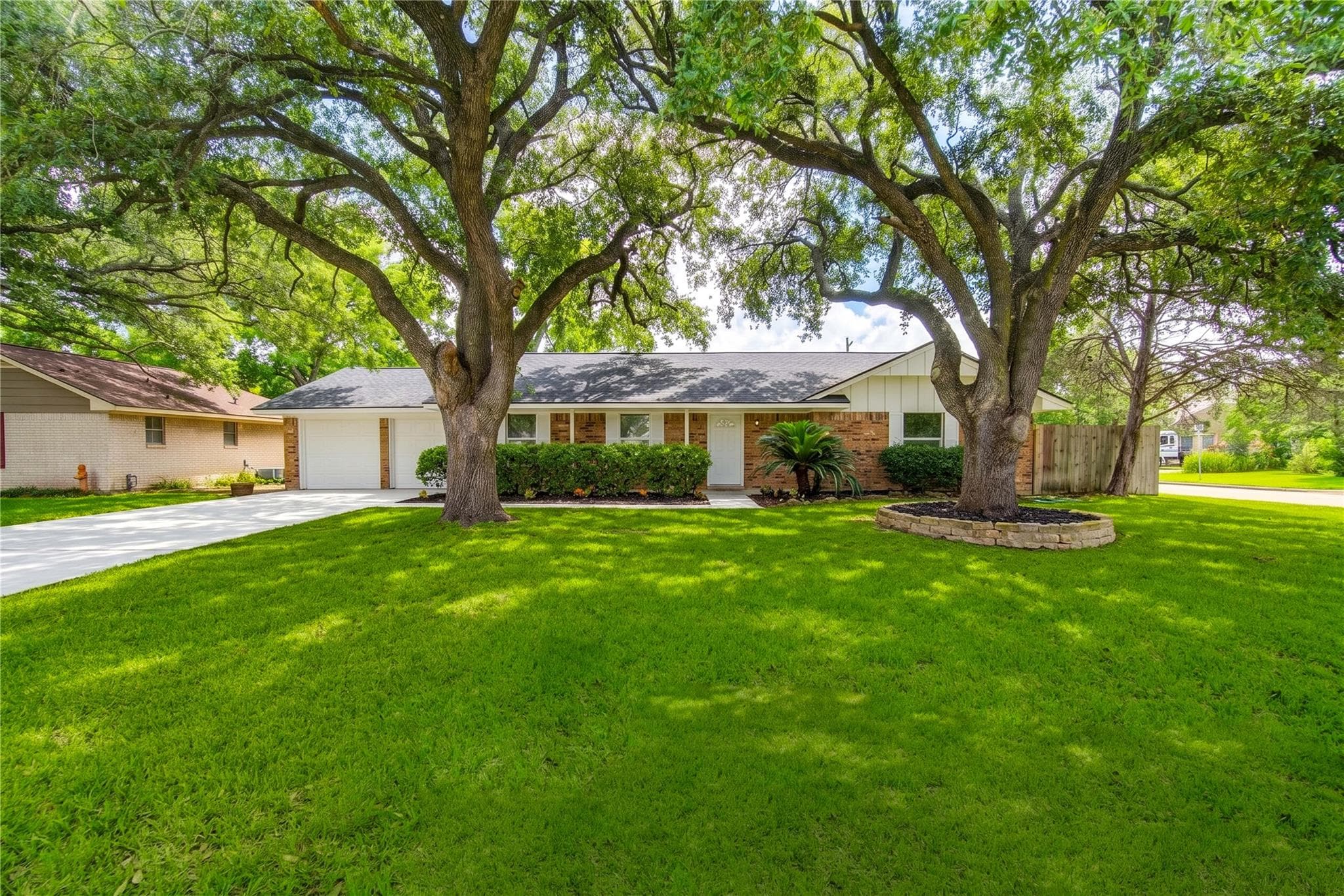 13227 James Ln