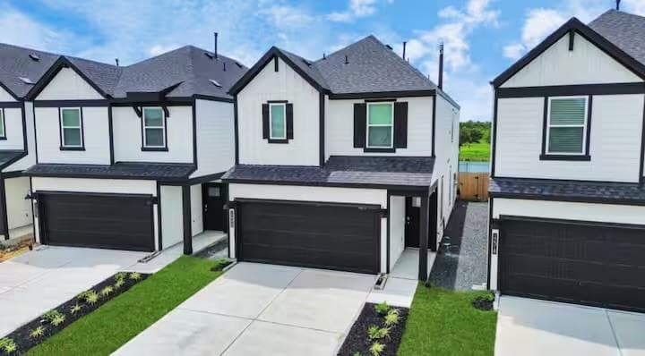 12320 Churchill Downs Dr