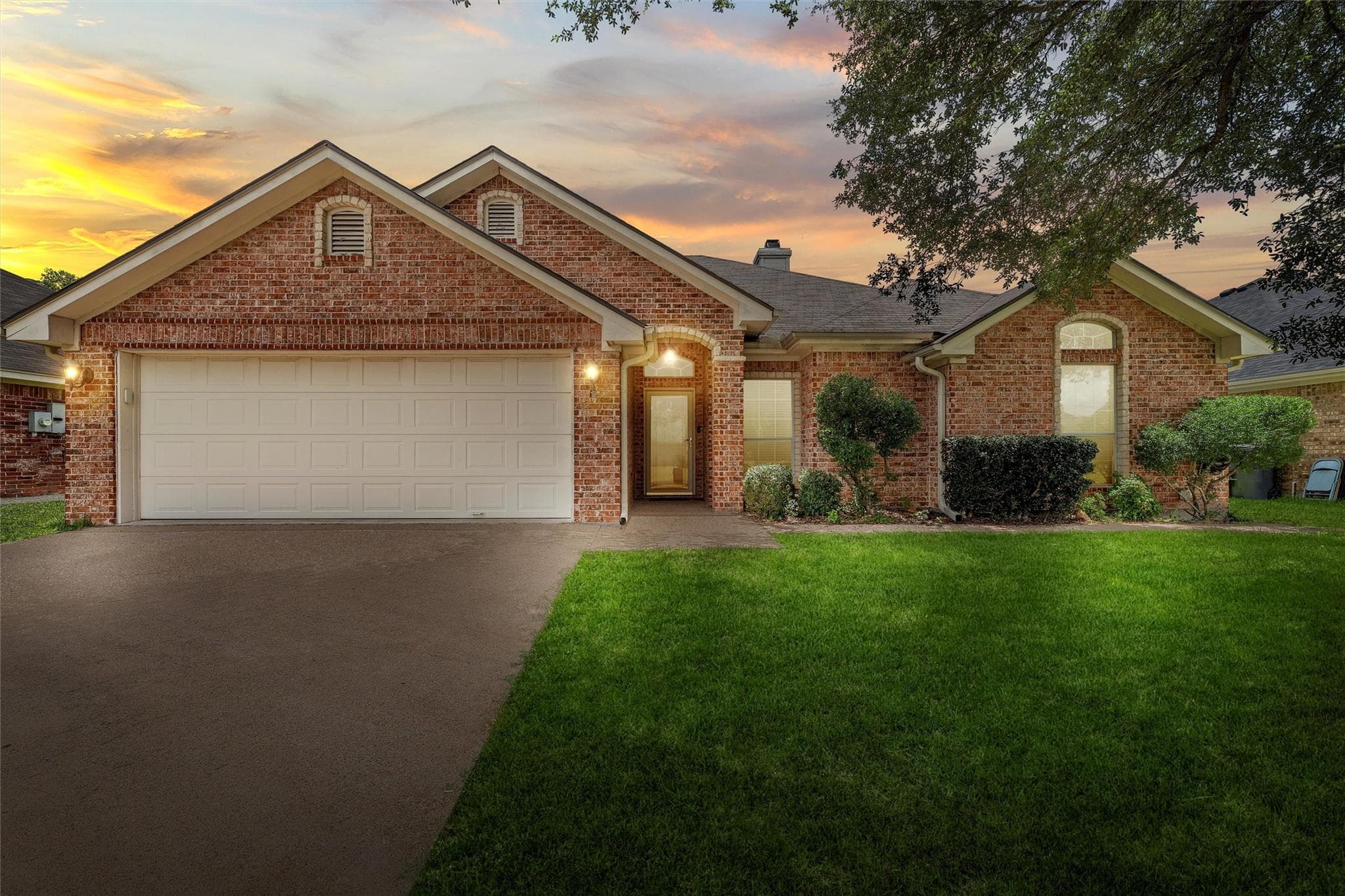 2716 Cherokee Ln