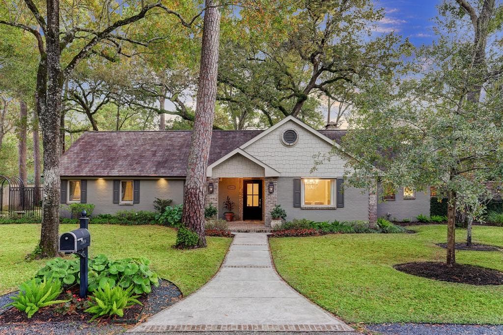 12019 Surrey Ln