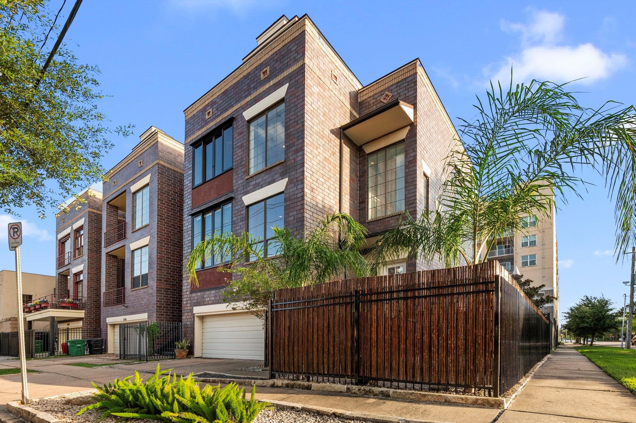 502 Anita St