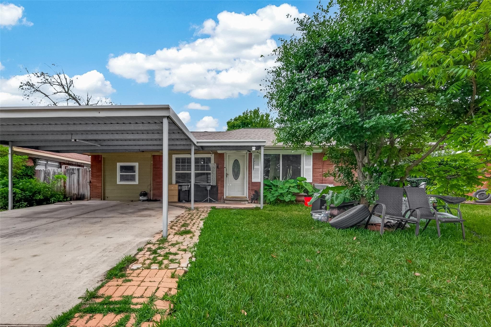 2111 Hickory Ln