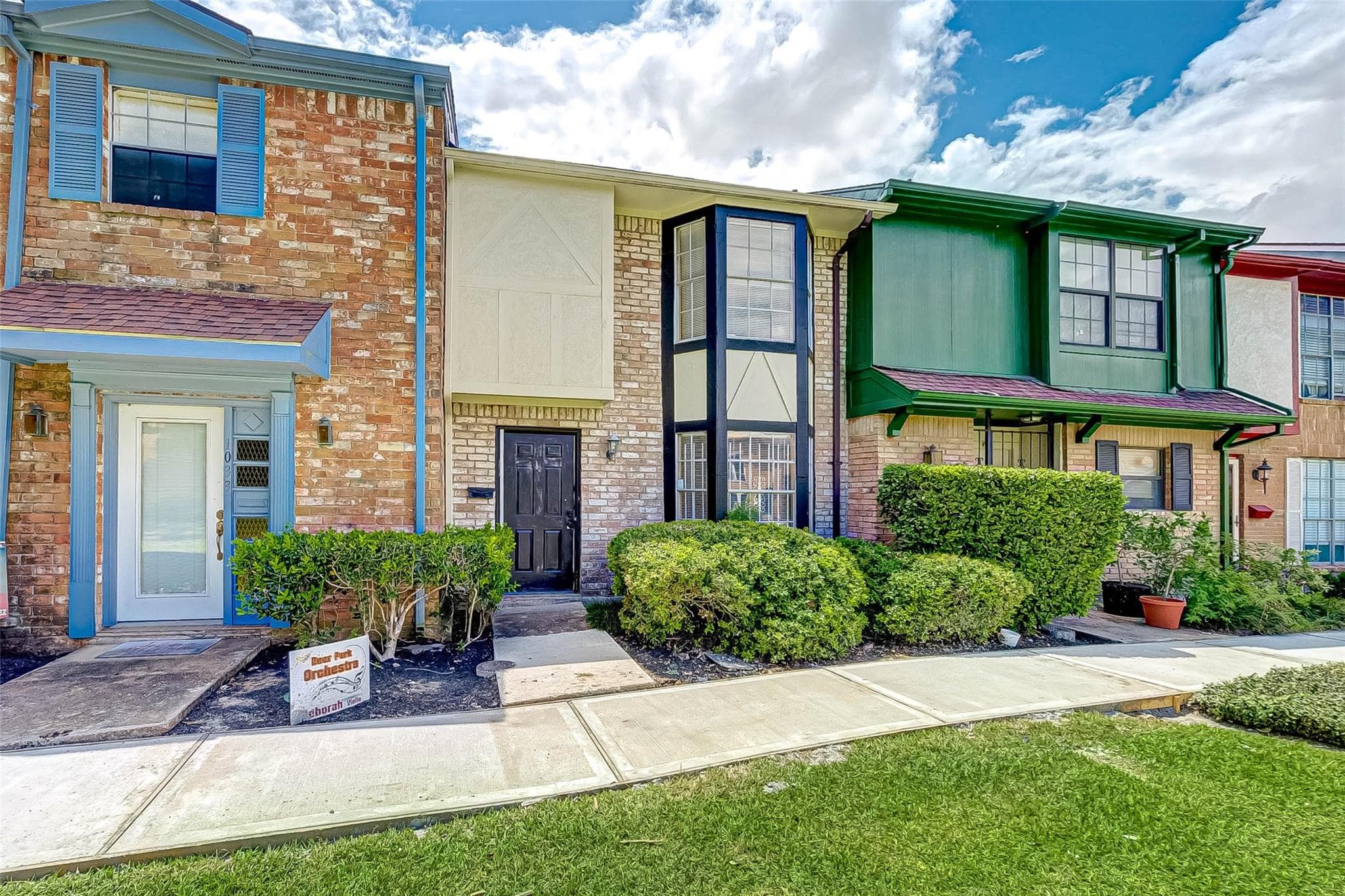 1031 Willow Oaks Cir