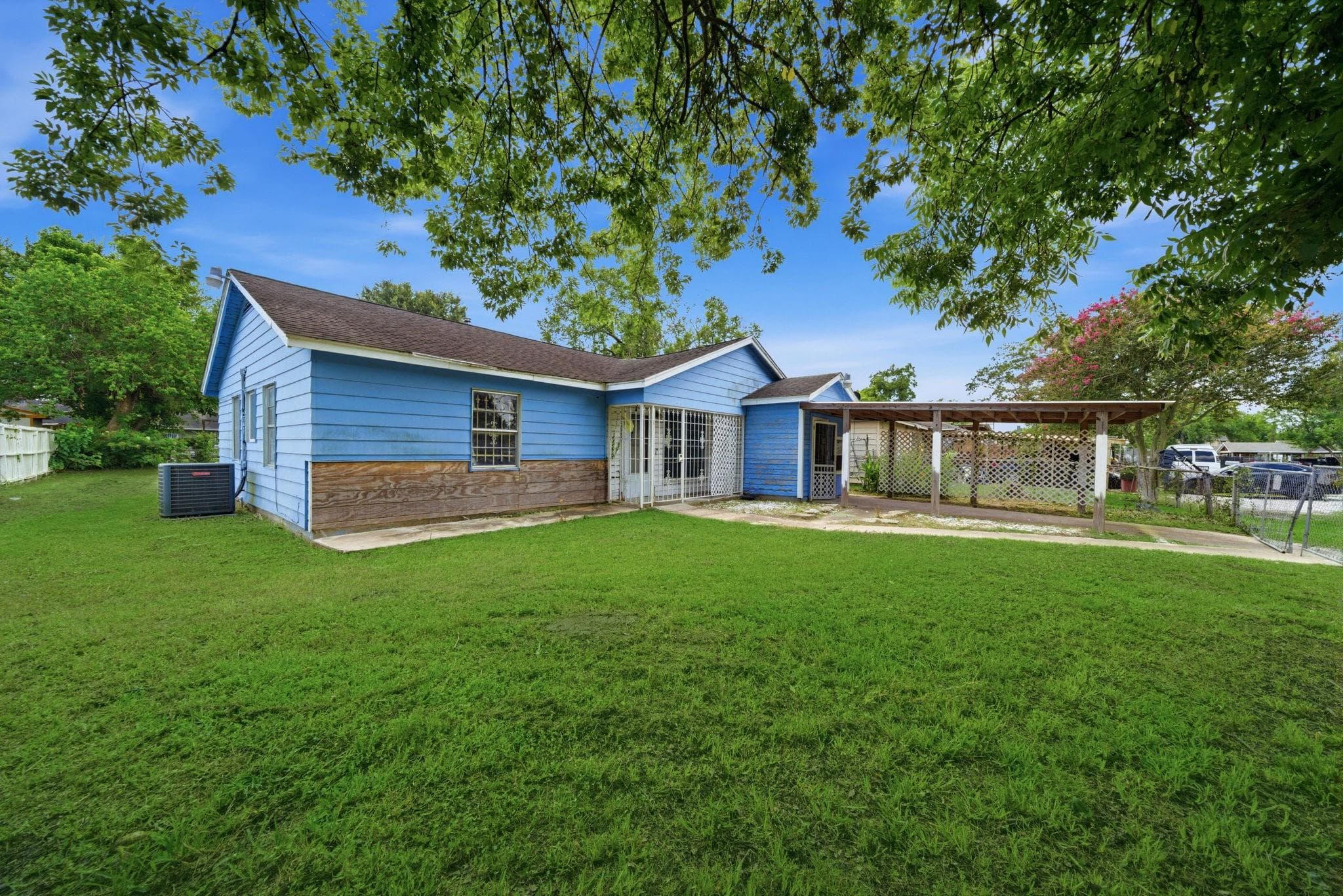 3010 Rosemary Ln