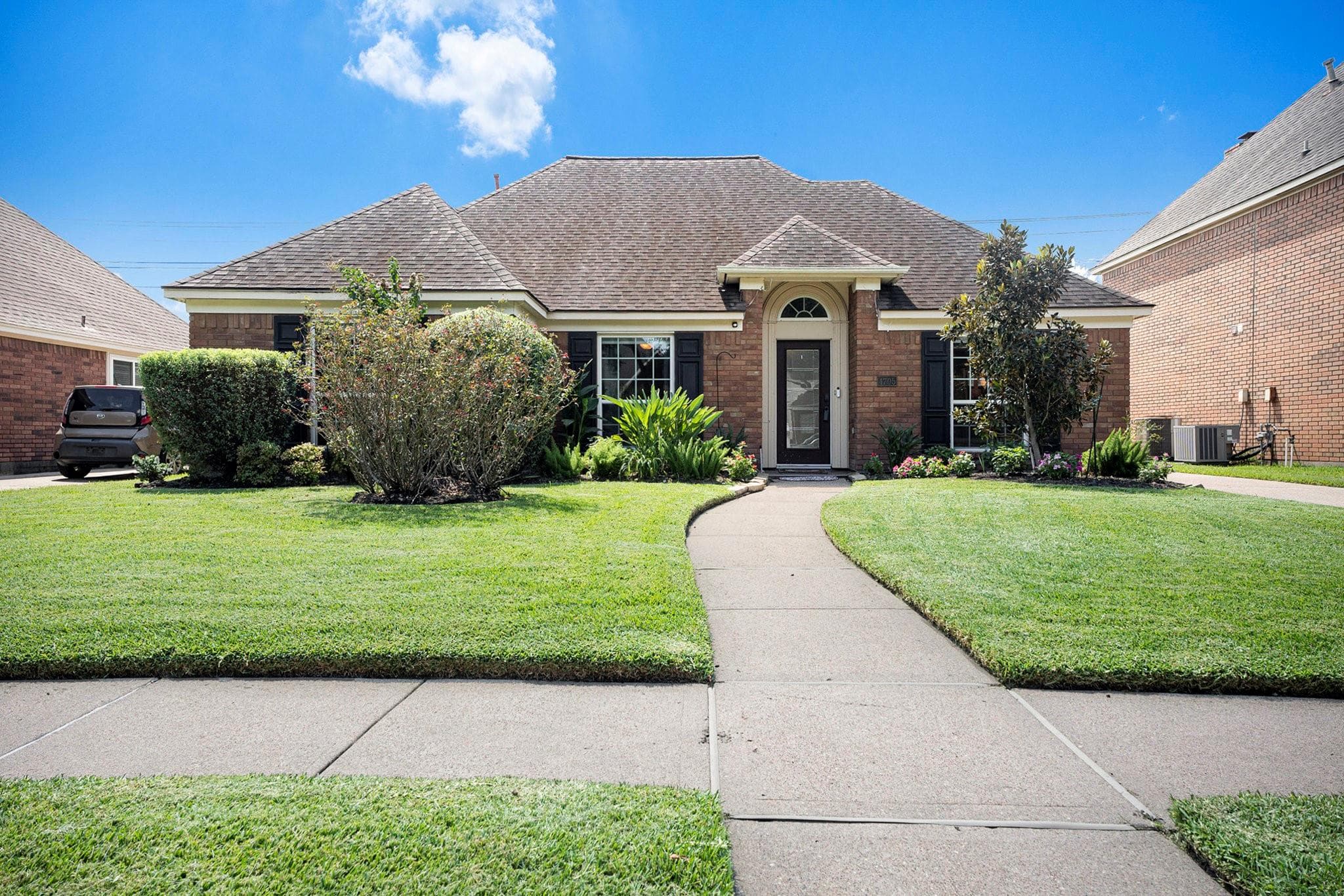 4705 Broadmoor Dr