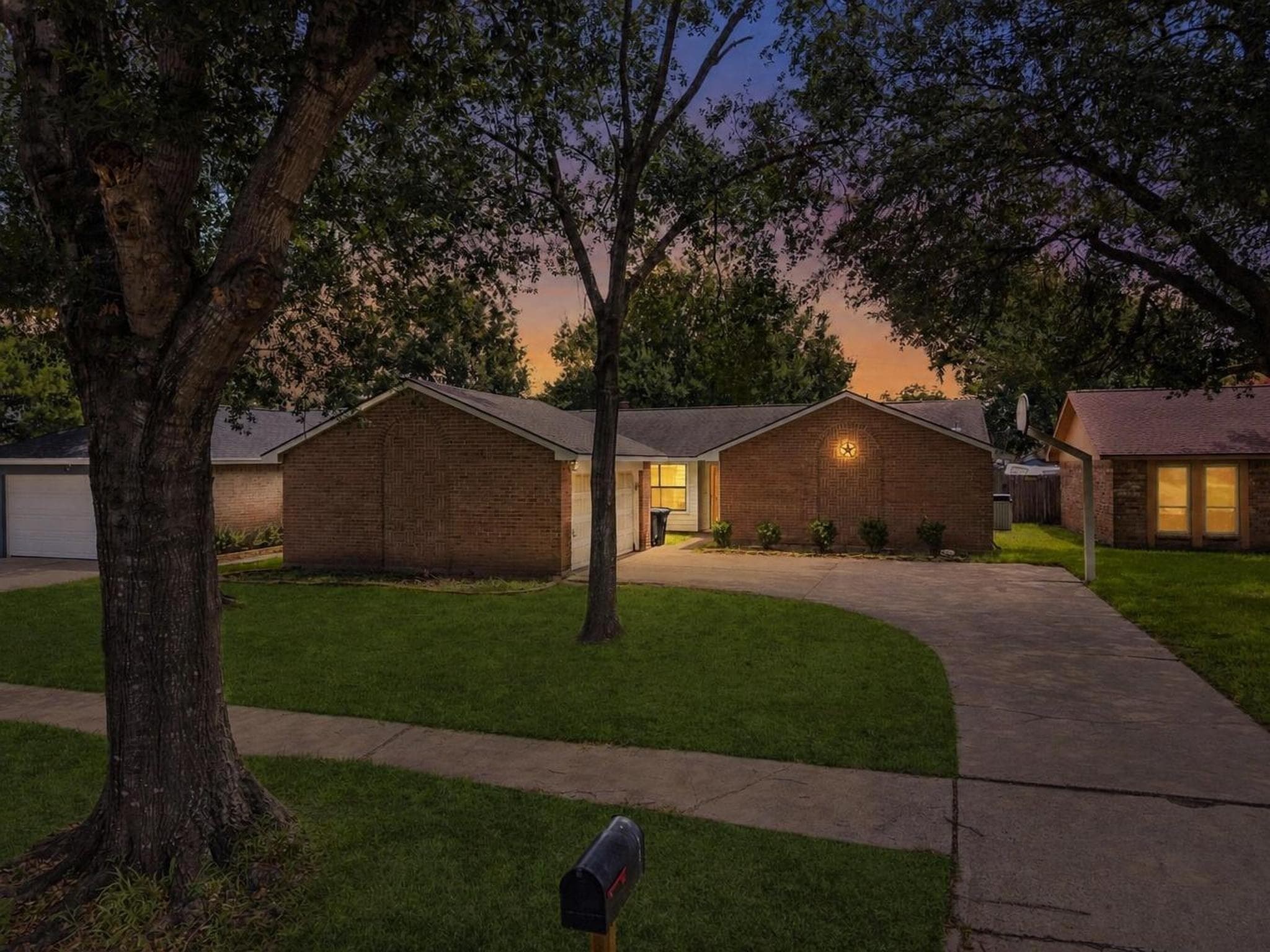 11210 Daybreak Ln
