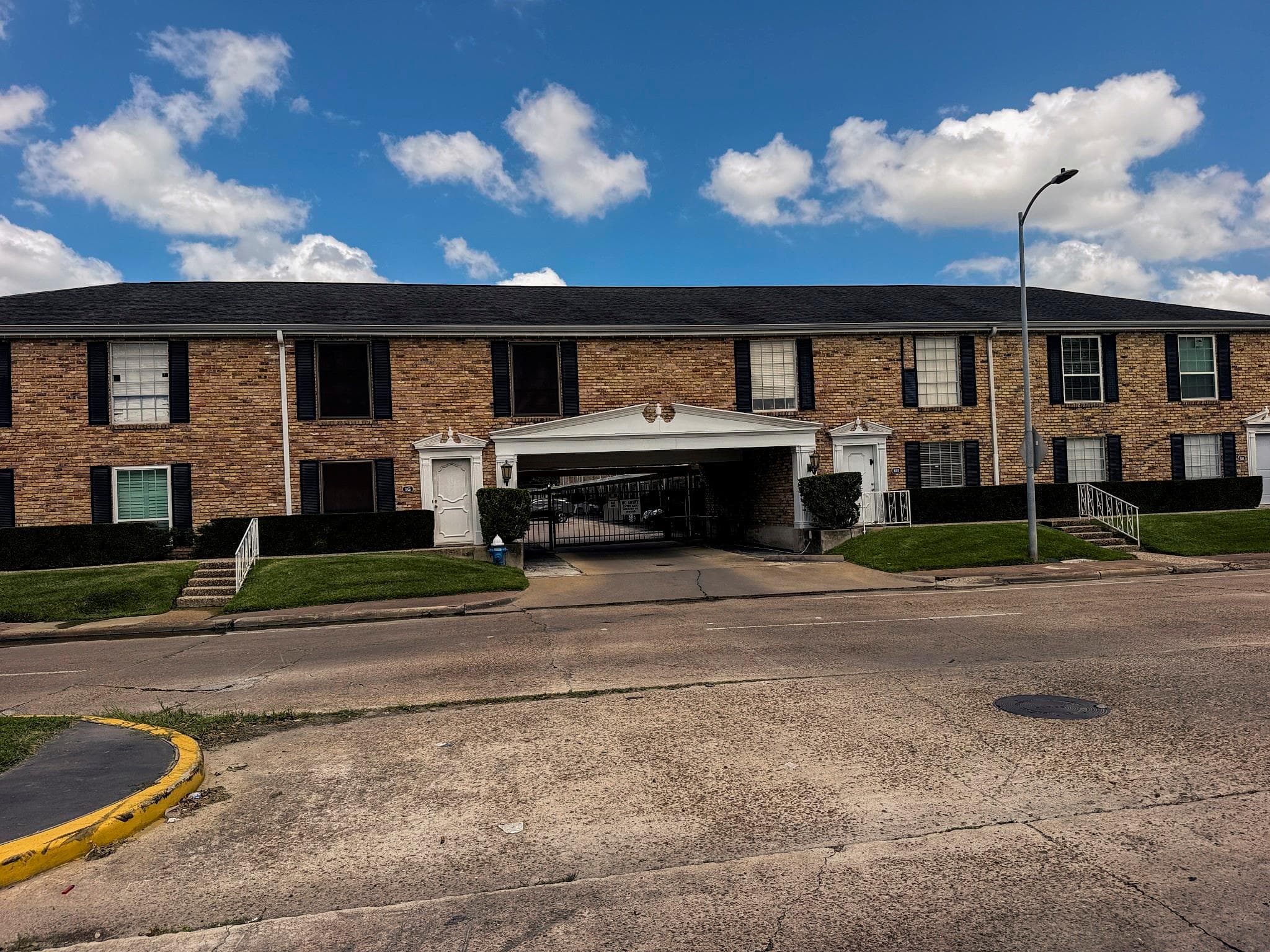 2201 Fountain View Dr Apt 20