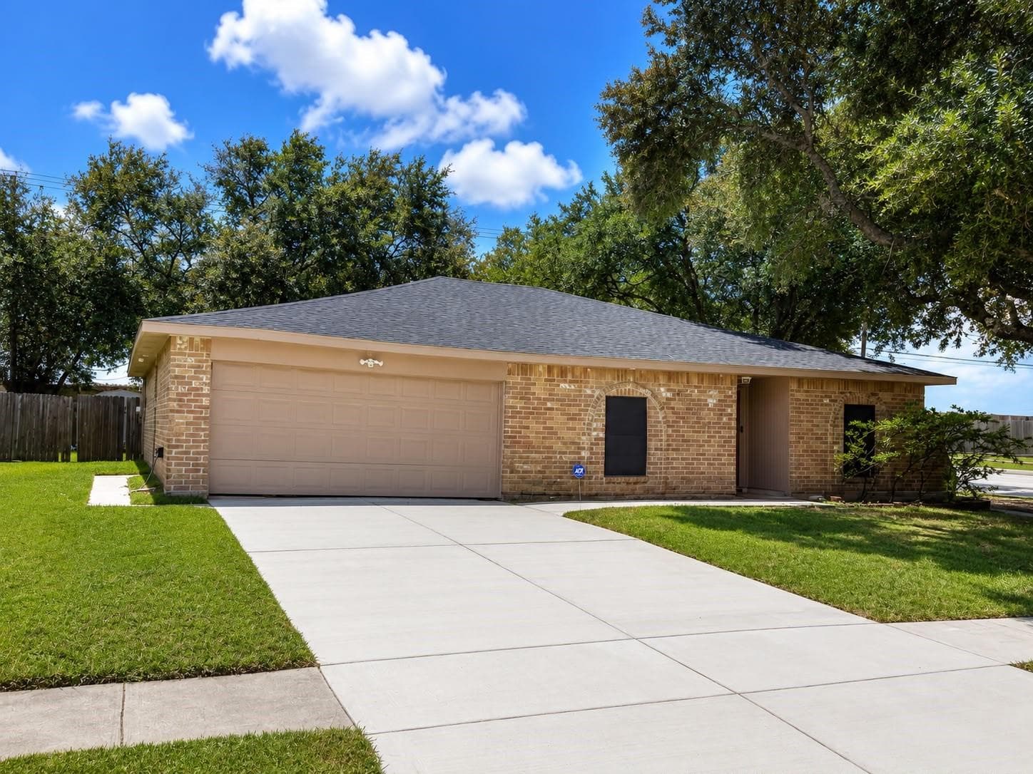 6221 Silver Leaf Dr