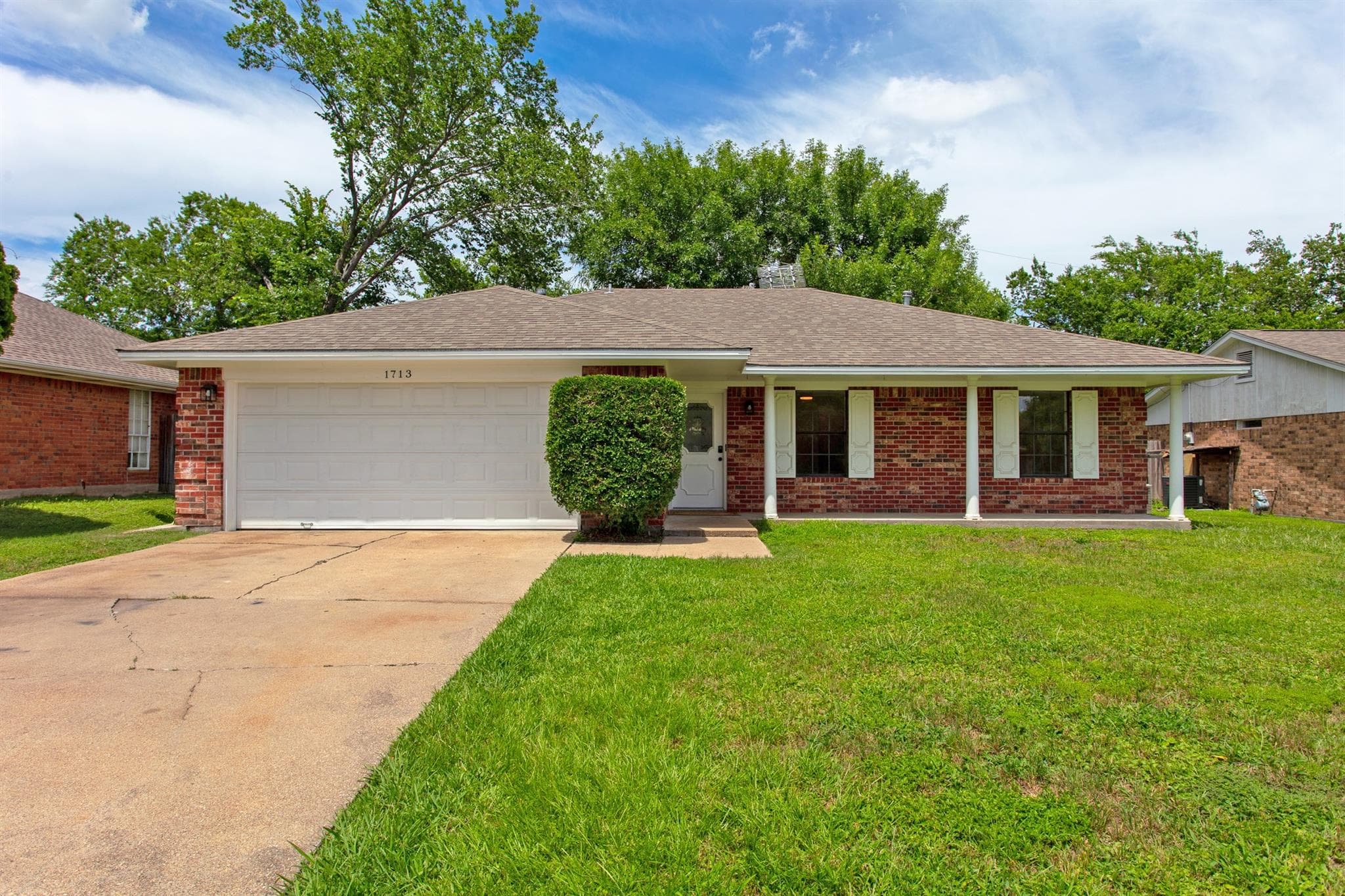 1713 Laura Ln
