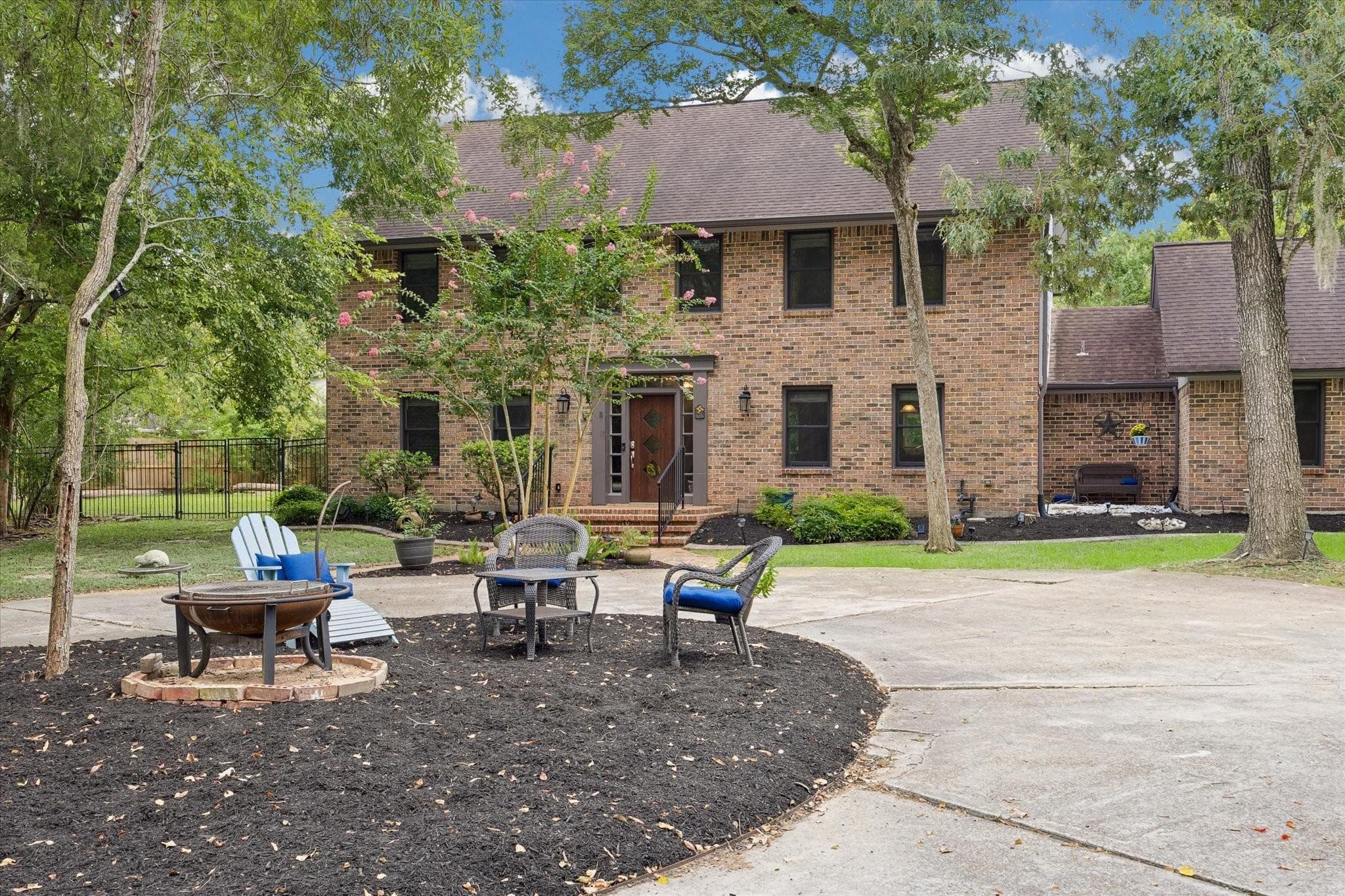 906 Quaker Bend Dr