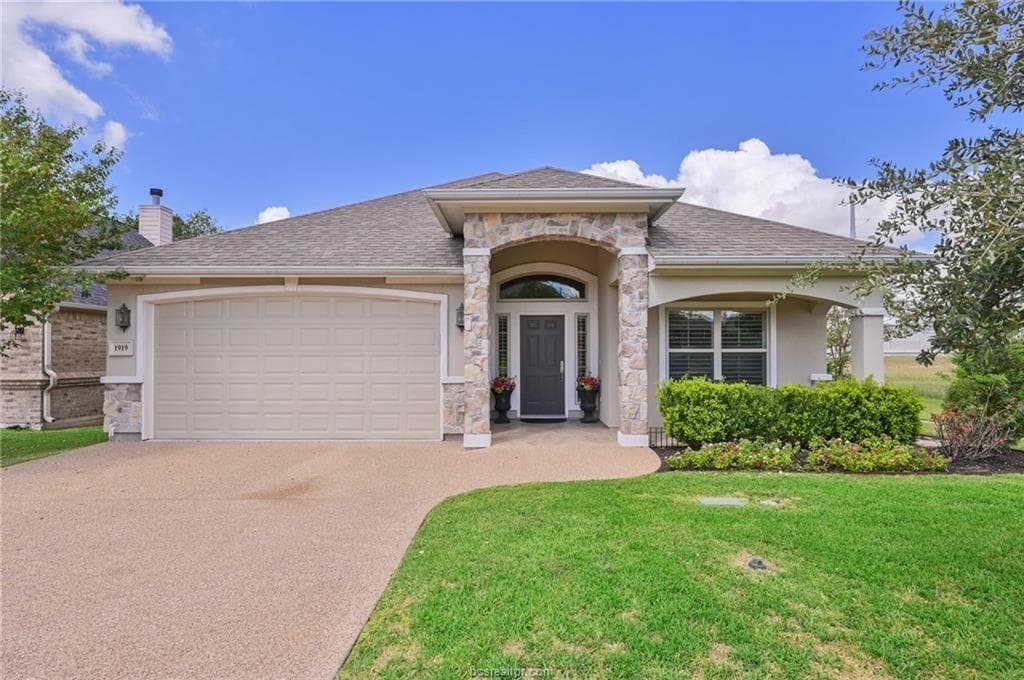 1919 Debbie Dr