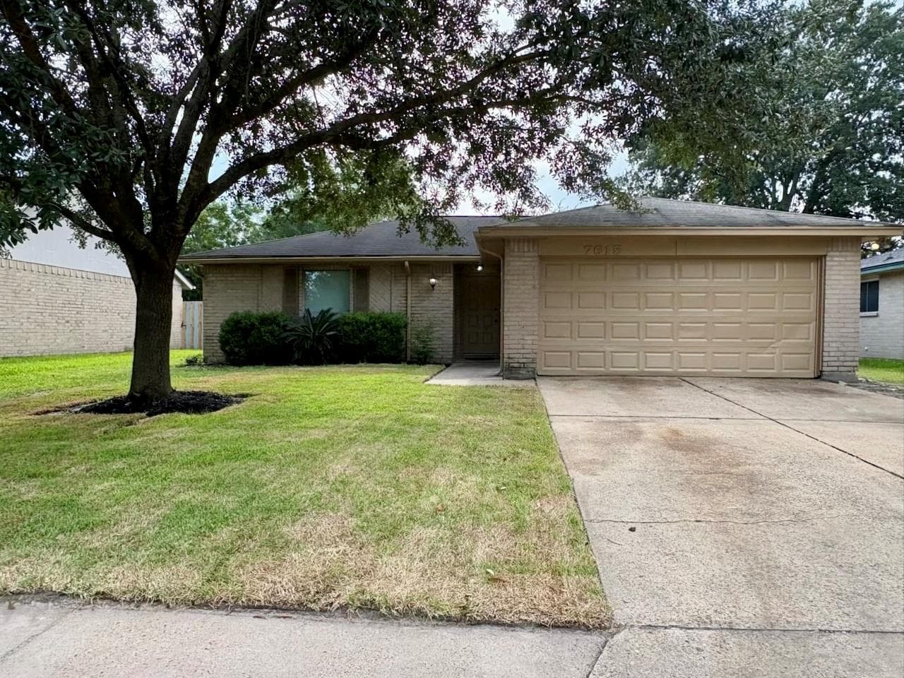 7615 Woodland West Dr