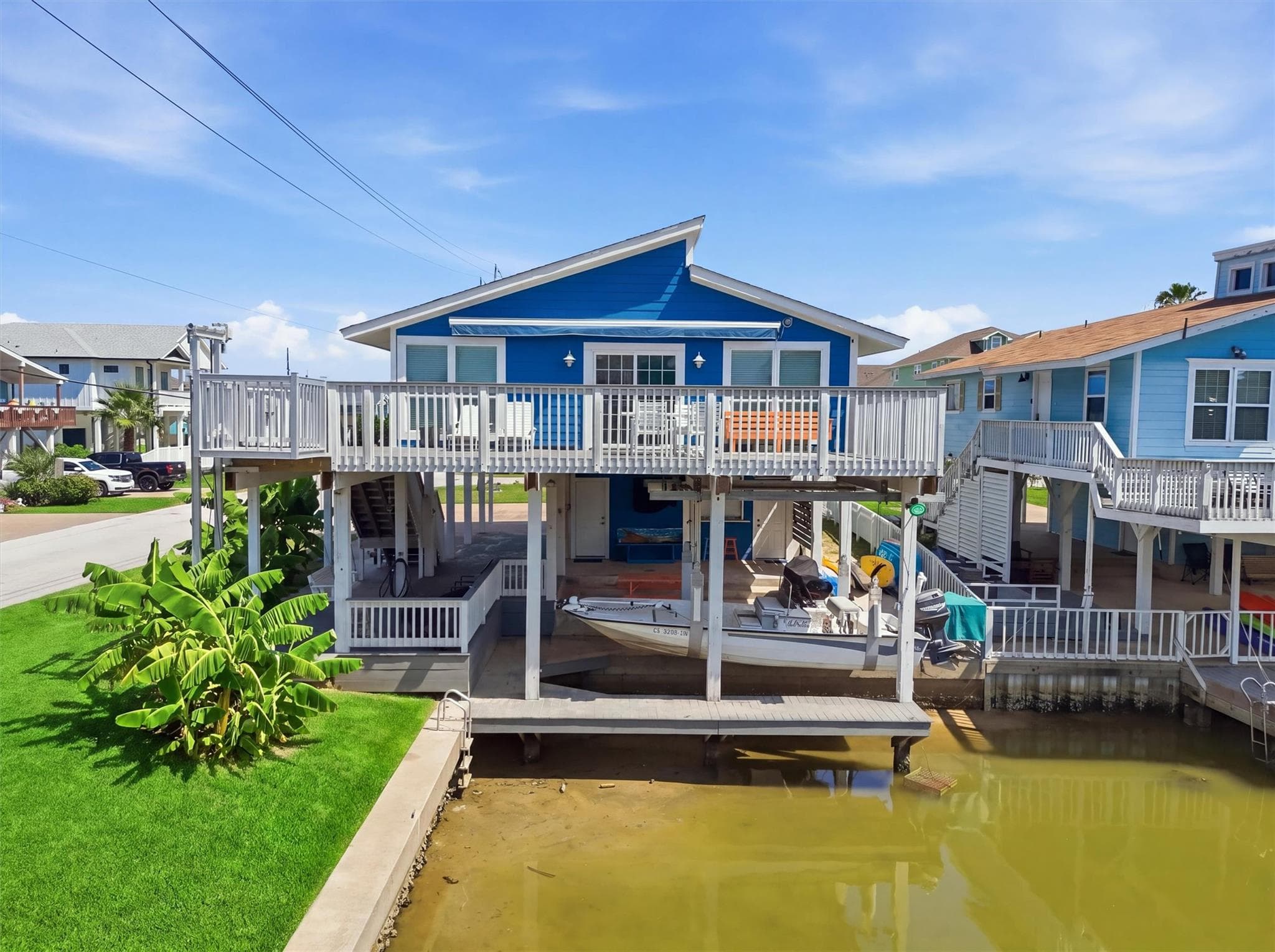 22102 Zapata Dr