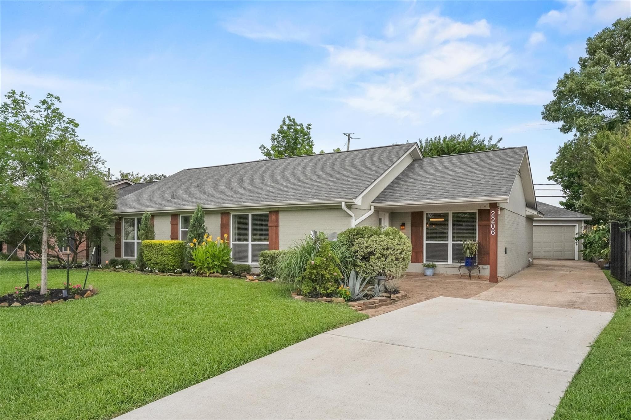 2206 Willowby Dr