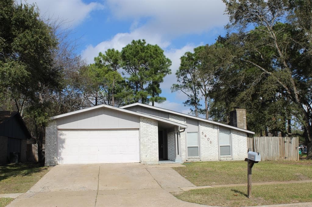 5406 Hickory Forest Dr