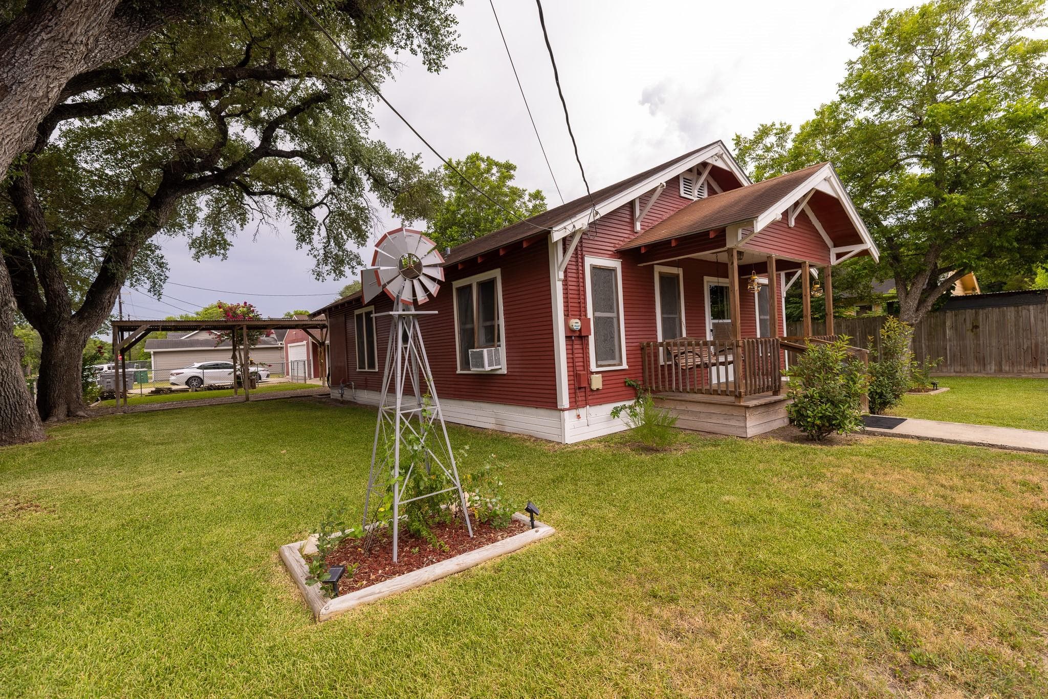 702 E Colorado St