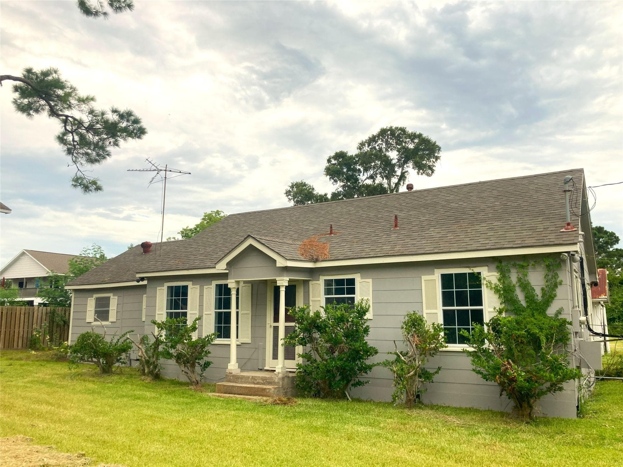 1005 Staples Ave