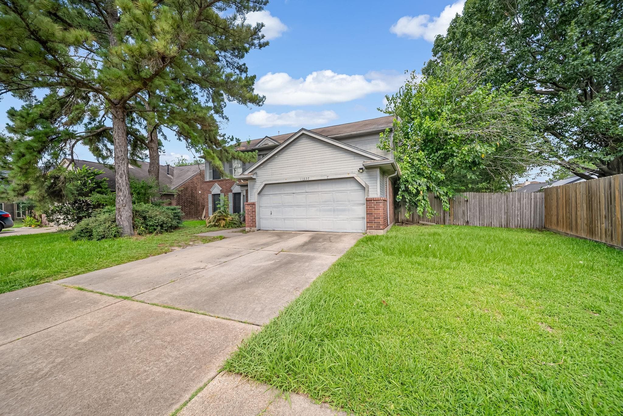 13827 Hallfield Dr