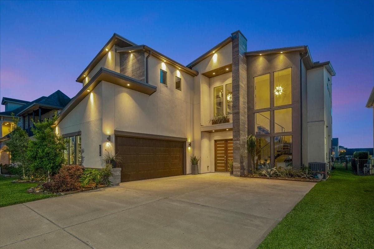 725 Pegasus Ln