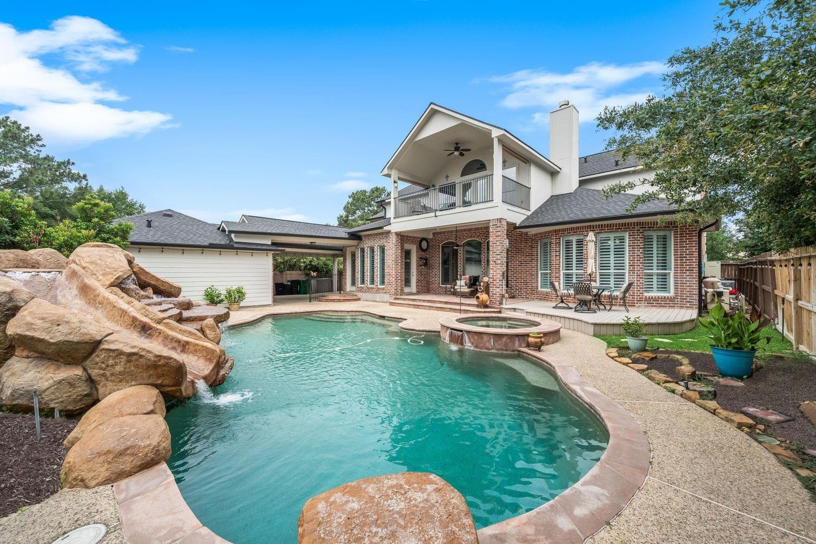 390 Wedgewood Dr