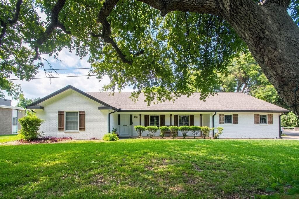 220 Oyster Creek Dr