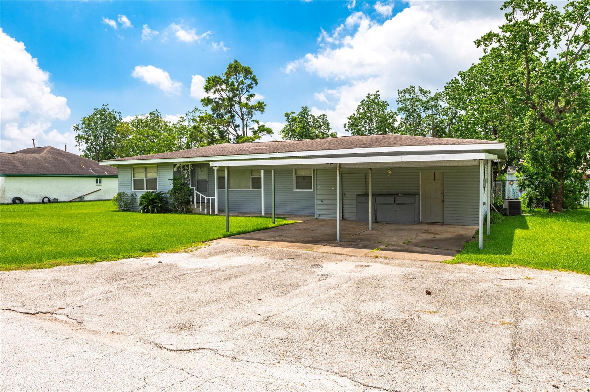 6302 Olson Ln