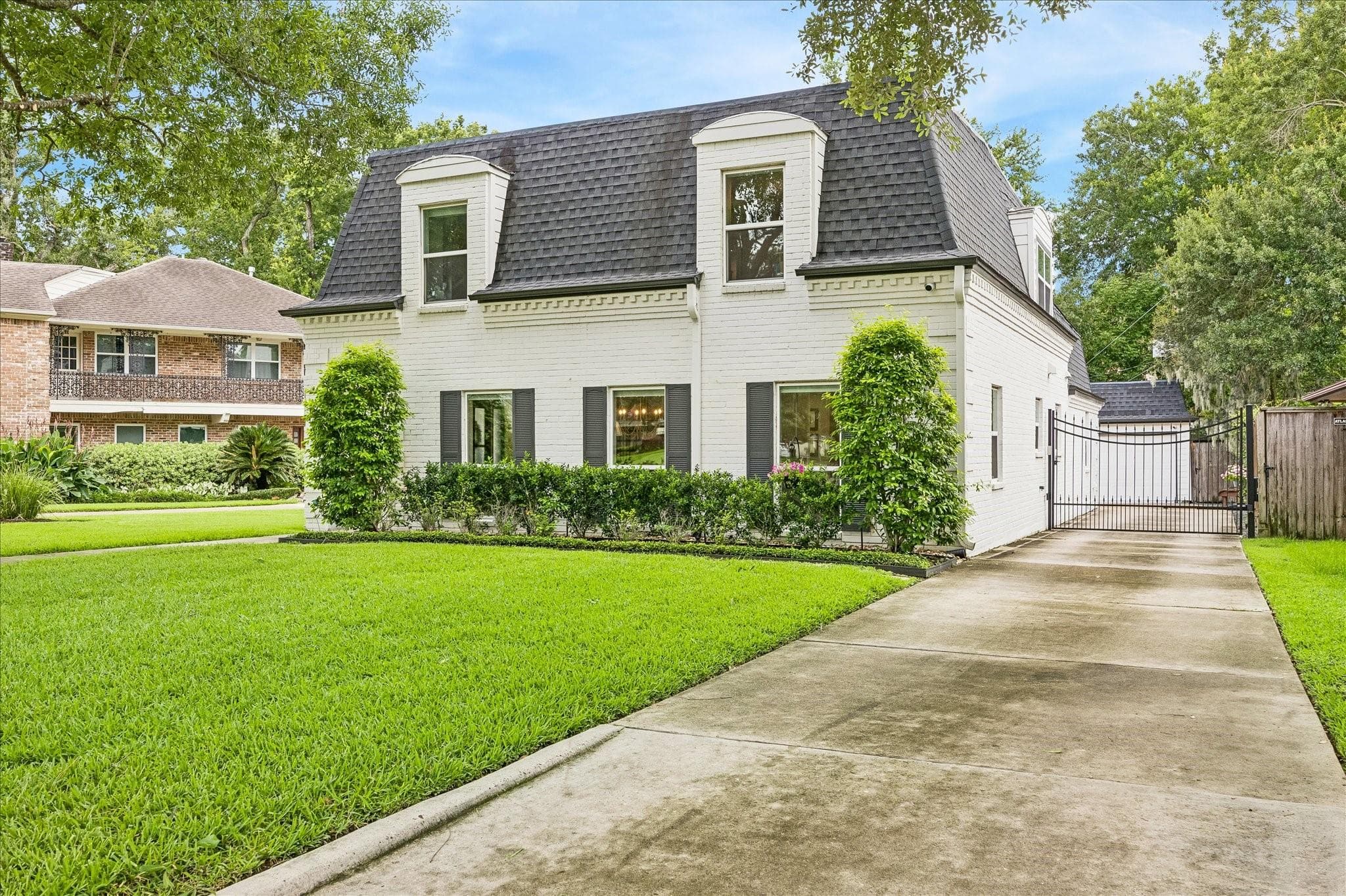 215 Greenpark Dr