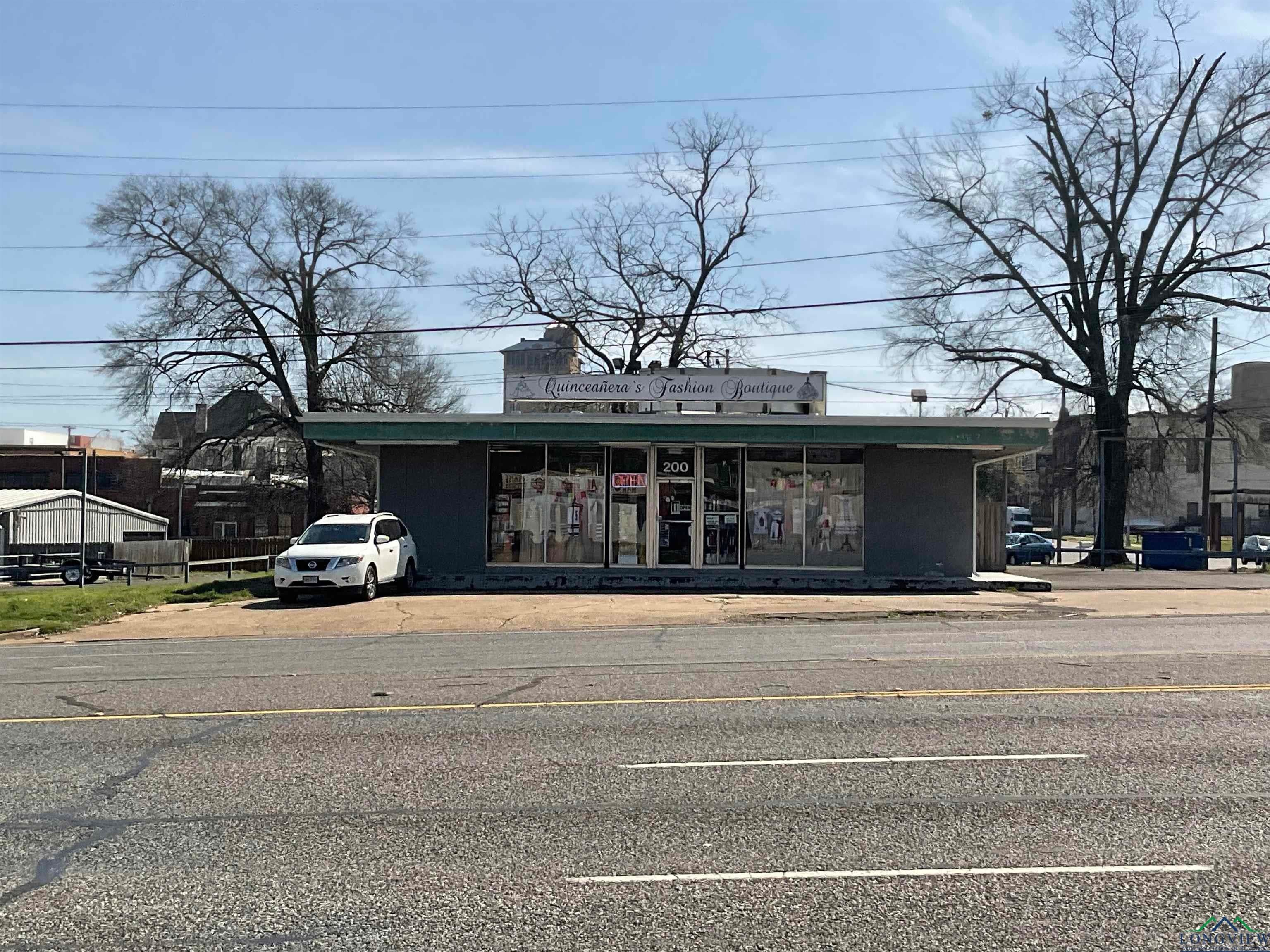 200 E Grand Ave