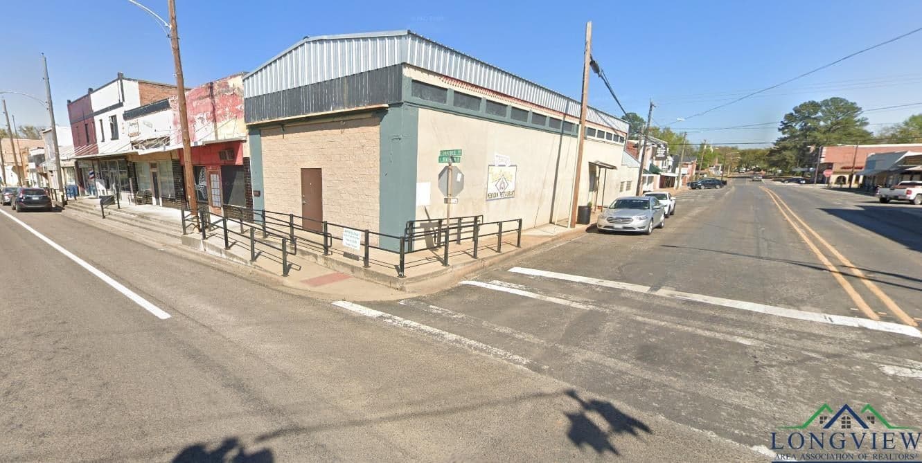 102 N Commerce St