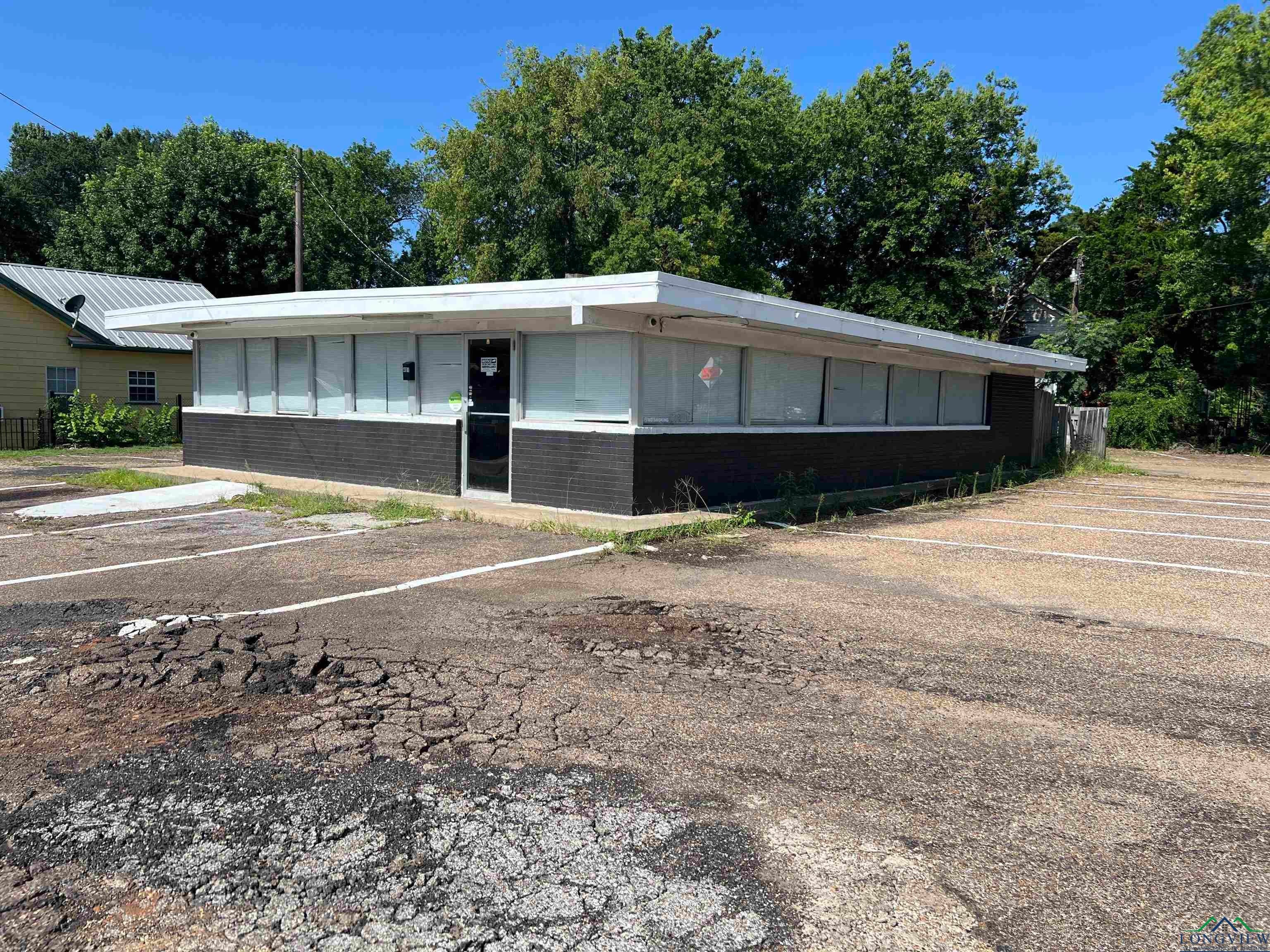 401 S Mobberly Ave