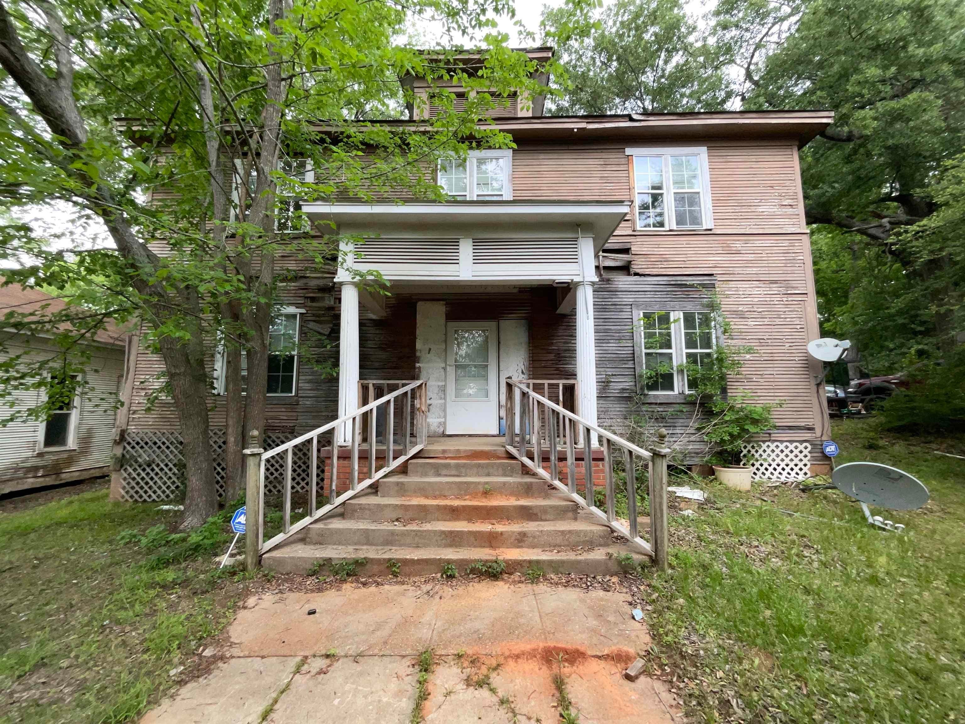 507 E Houston St