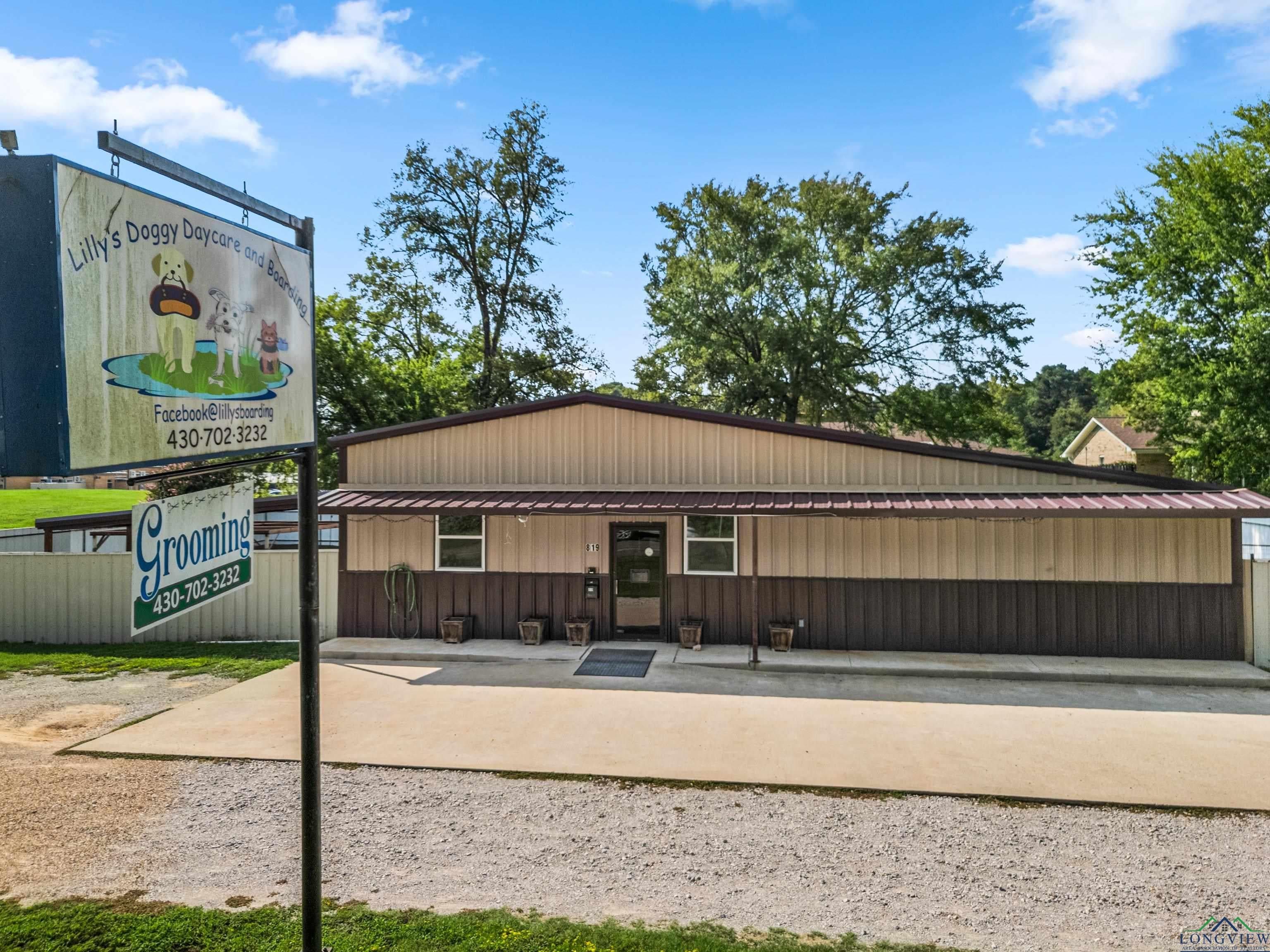 819 N Main St