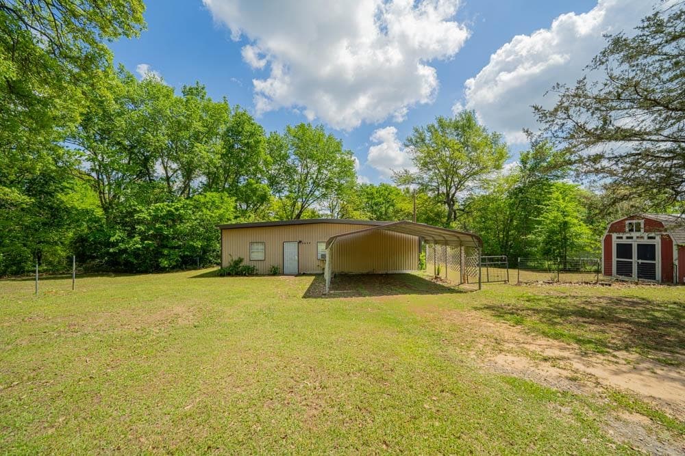 9195 Private Road 3350