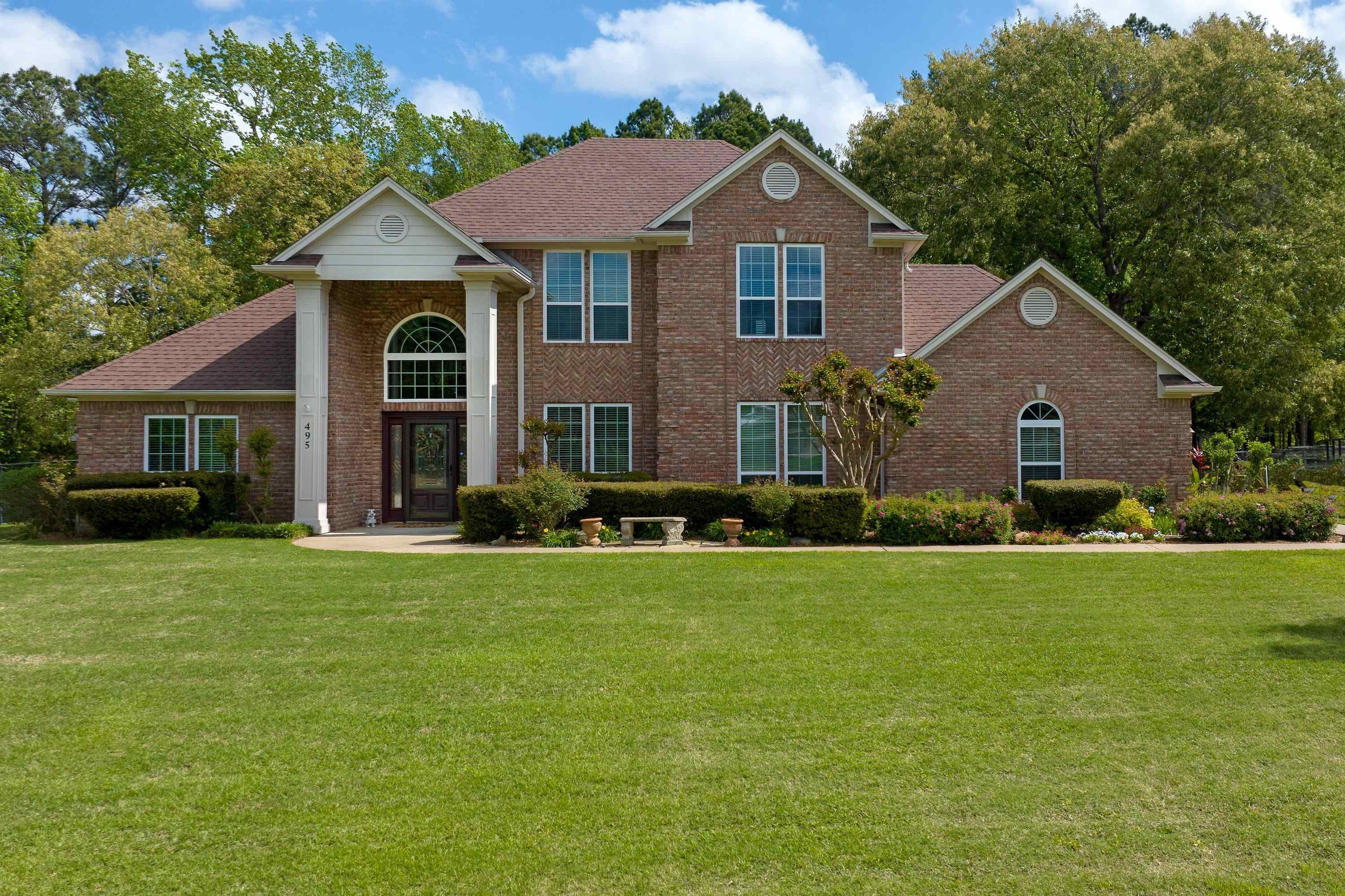 495 Honeysuckle Ln