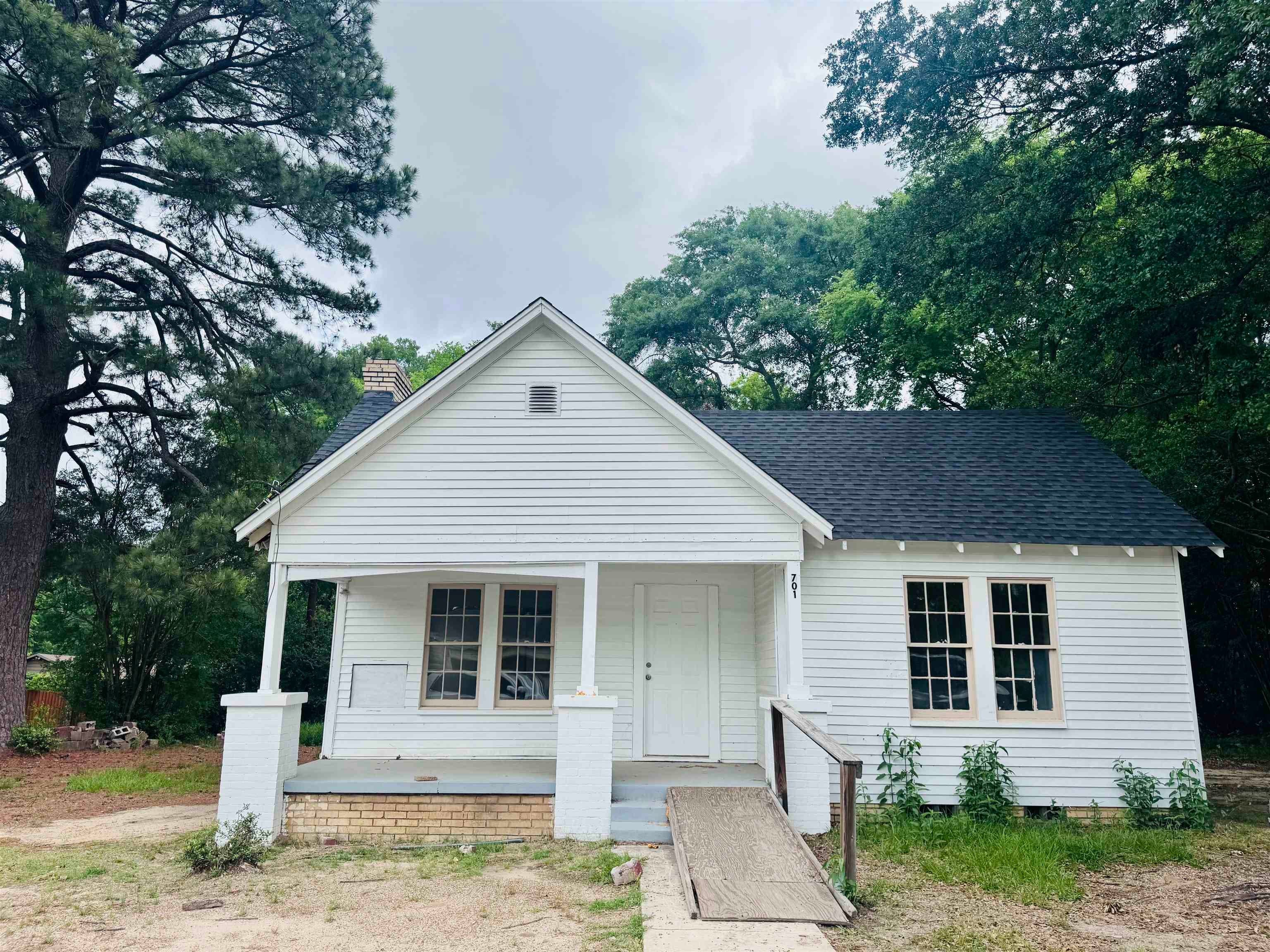 701 Travis Ave